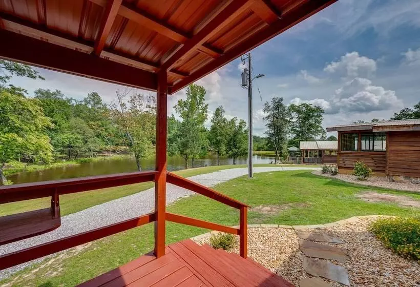 Buena Vista Cabin: Tranquil Haven Near Town Square