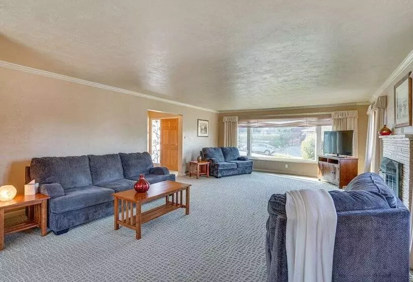 Castro Valley Home W/ Private Deck!