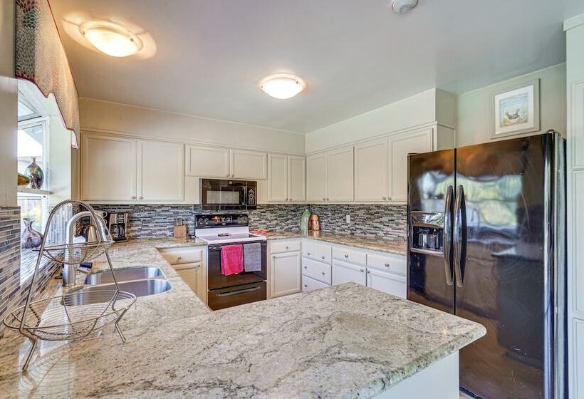 Castro Valley Home W/ Private Deck!