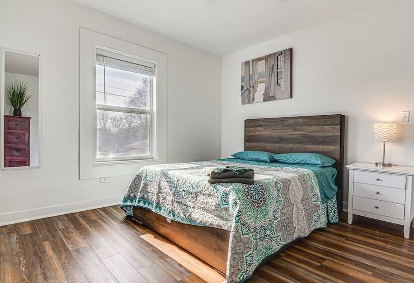 Charming Indianapolis Home Near Newfields!