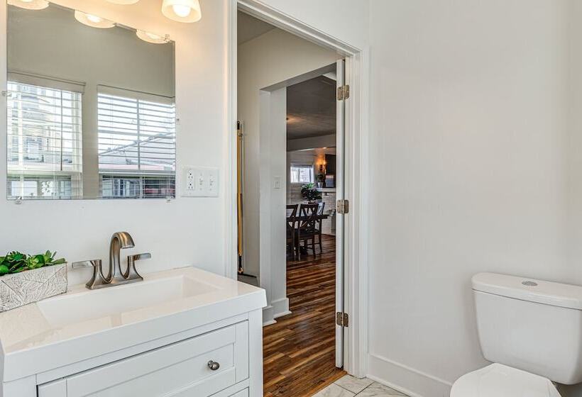 Charming Indianapolis Home Near Newfields!