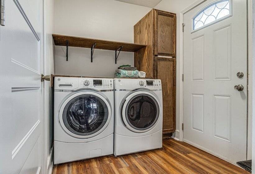 Charming Indianapolis Home Near Newfields!