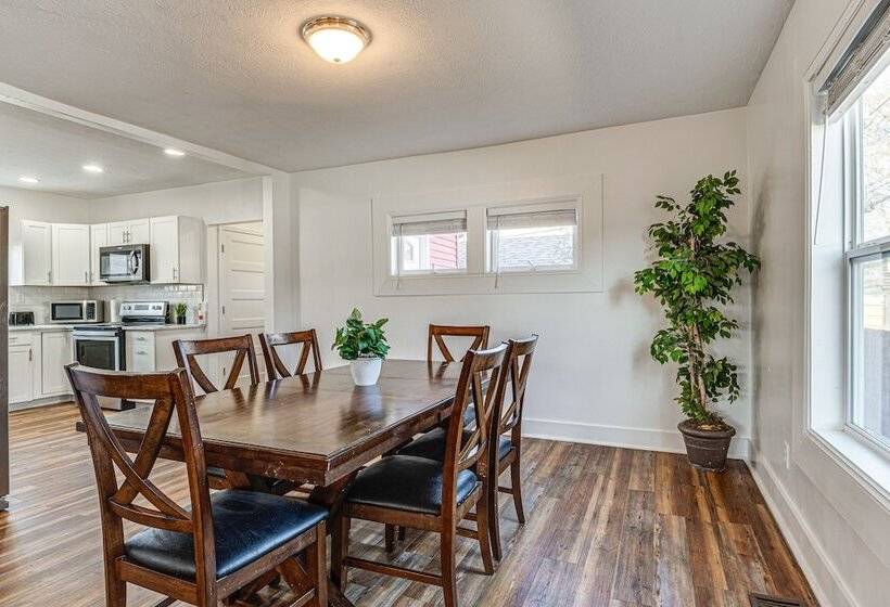 Charming Indianapolis Home Near Newfields!