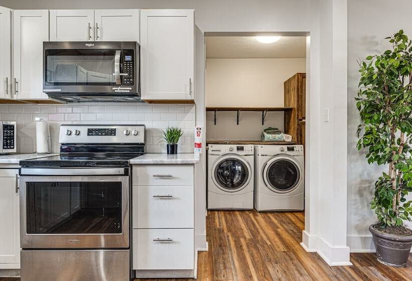 Charming Indianapolis Home Near Newfields!