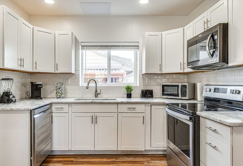 Charming Indianapolis Home Near Newfields!