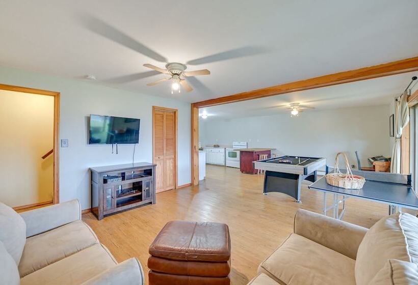 Charming New York Chalet W/ Hot Tub & Game Room!
