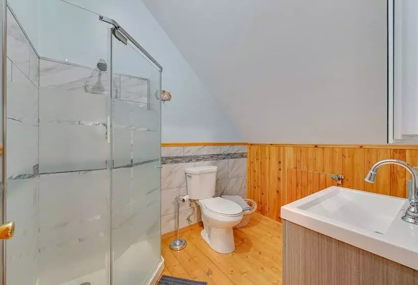 Charming New York Chalet W/ Hot Tub & Game Room!