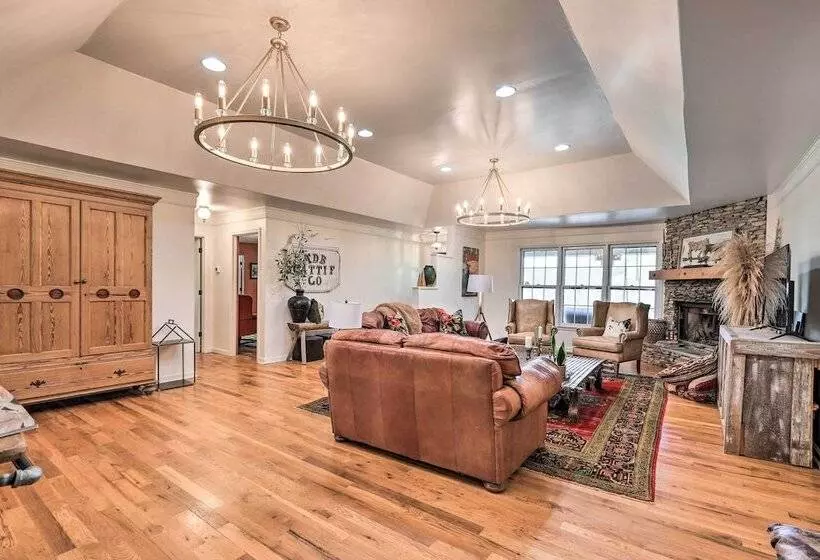 Charming Retreat On 80 Acre Willow Rock Ranch!