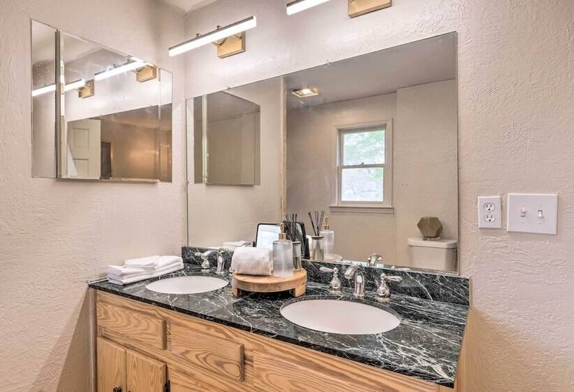 Charming Retreat On 80 Acre Willow Rock Ranch!