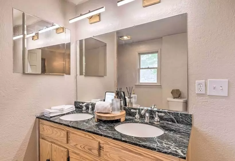 Charming Retreat On 80 Acre Willow Rock Ranch!