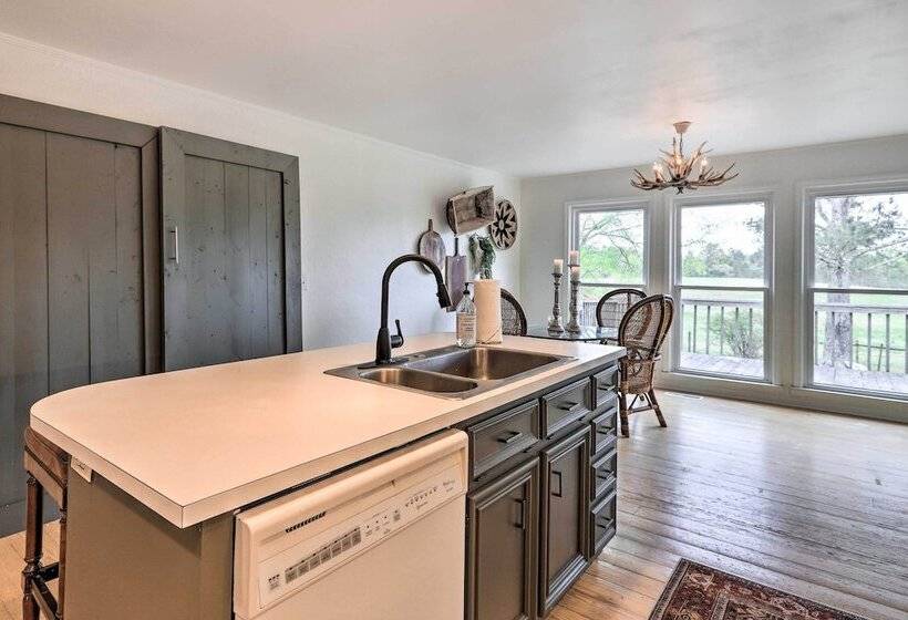 Charming Retreat On 80 Acre Willow Rock Ranch!