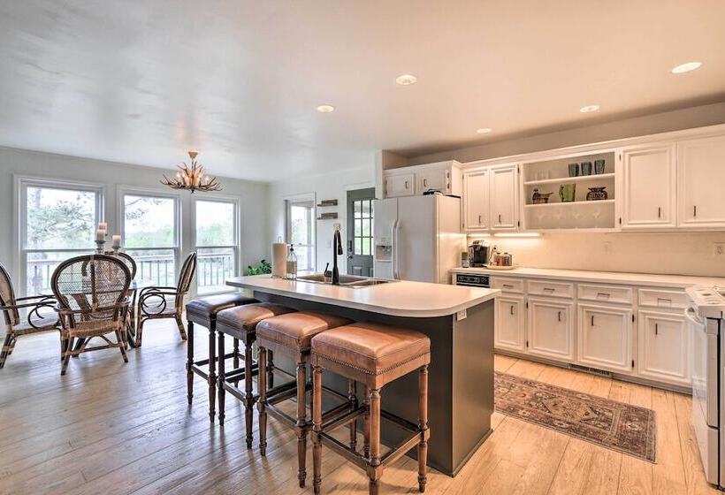 Charming Retreat On 80 Acre Willow Rock Ranch!