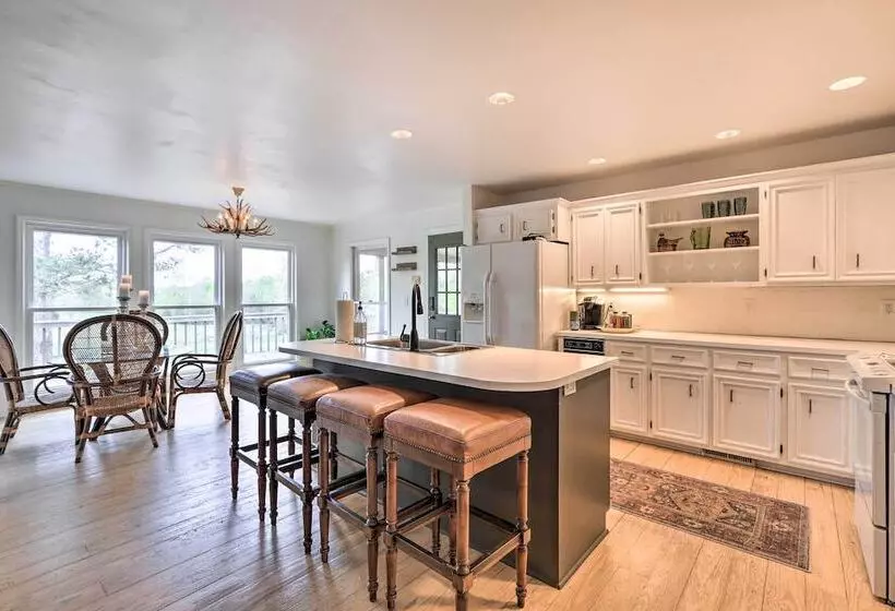 Charming Retreat On 80 Acre Willow Rock Ranch!