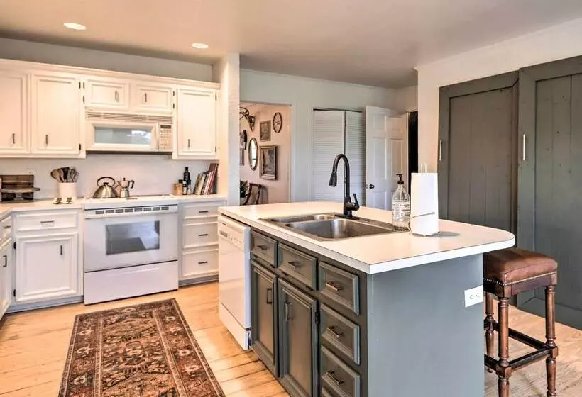 Charming Retreat On 80 Acre Willow Rock Ranch!