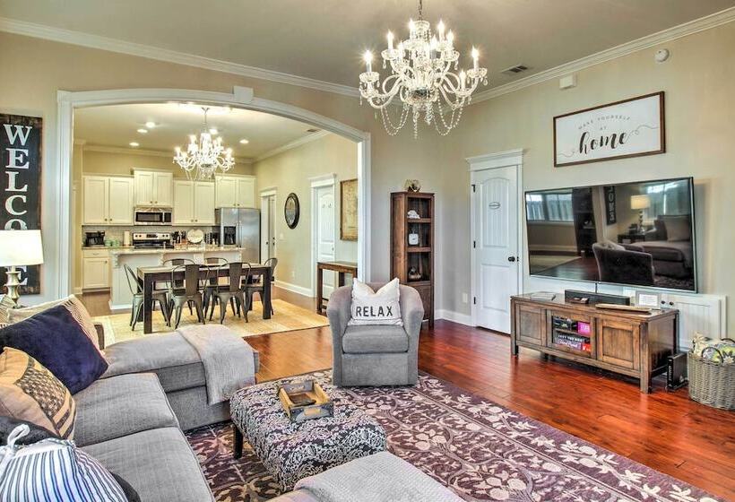 Chic Thomas Square Home In Walkable Location!