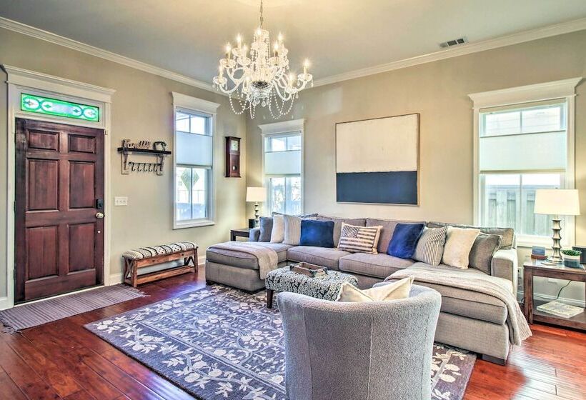 Chic Thomas Square Home In Walkable Location!