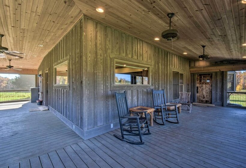 Clarkesville Ranch Cabin W/ Screened In Porch!
