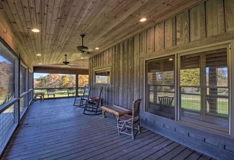 Clarkesville Ranch Cabin W/ Screened In Porch!