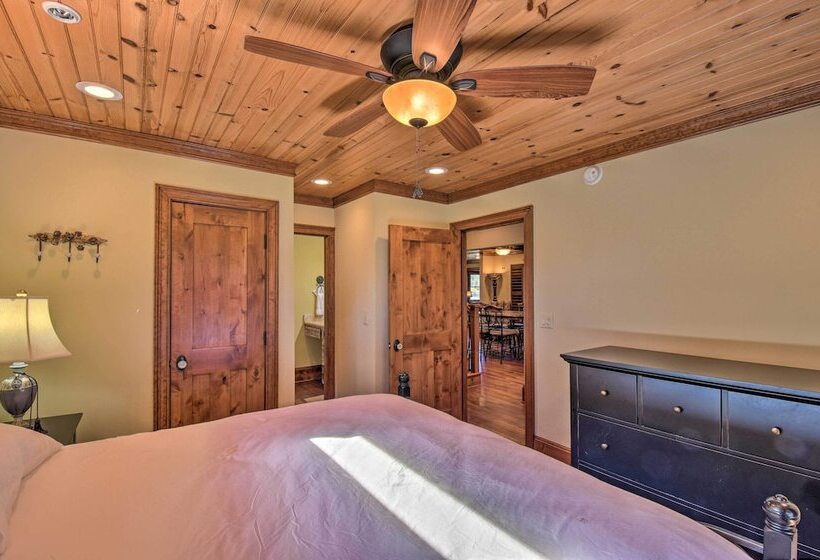 Clarkesville Ranch Cabin W/ Screened In Porch!