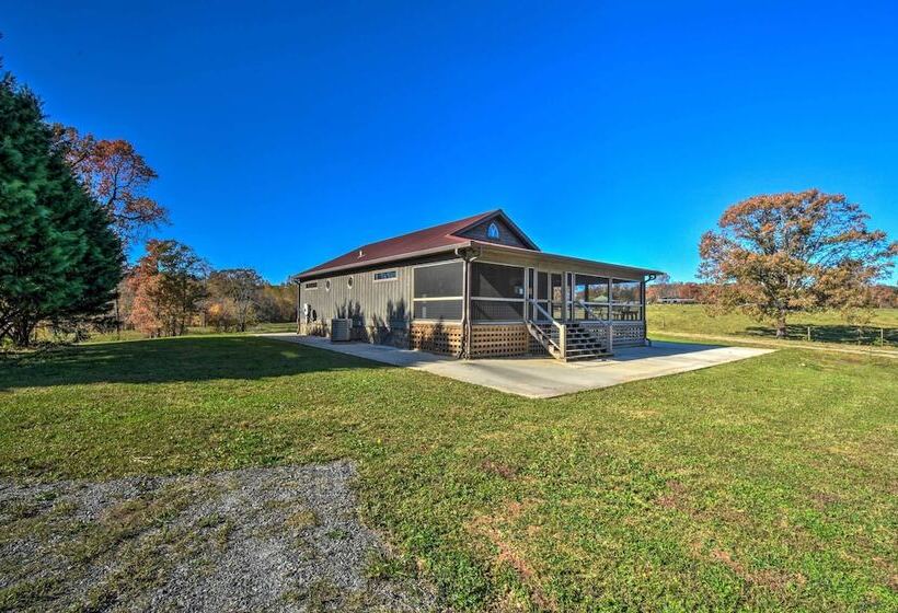 Clarkesville Ranch Cabin W/ Screened In Porch!