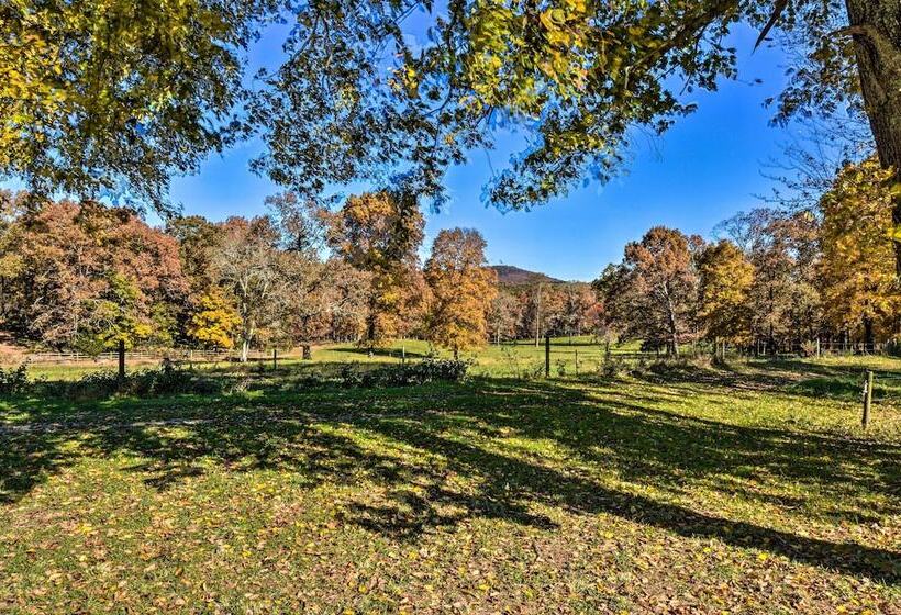 Clarkesville Ranch Cabin W/ Screened In Porch!