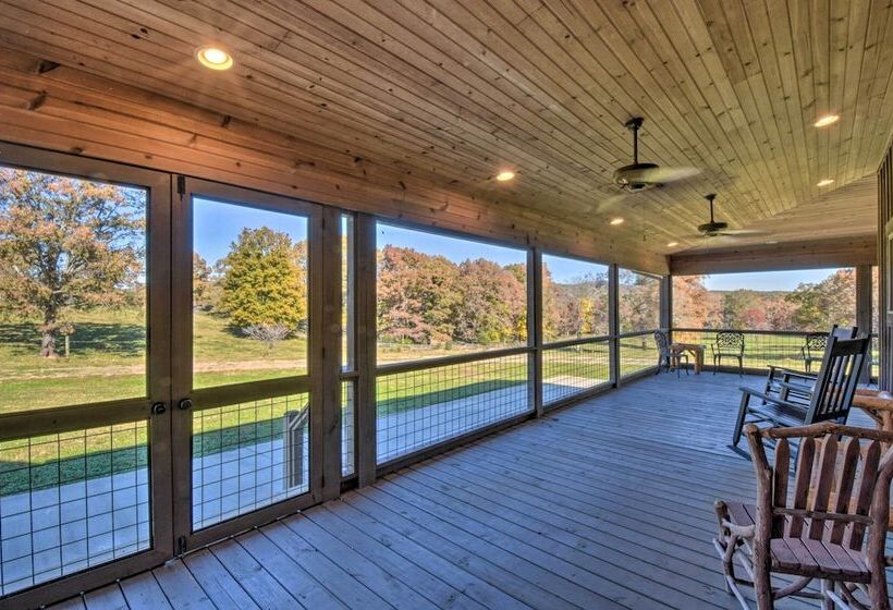 Clarkesville Ranch Cabin W/ Screened In Porch!