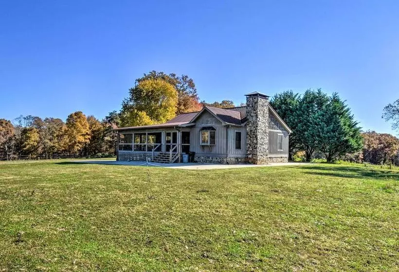 Clarkesville Ranch Cabin W/ Screened In Porch!