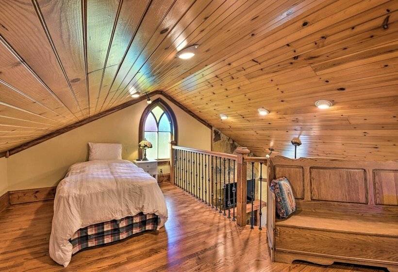 Clarkesville Ranch Cabin W/ Screened In Porch!