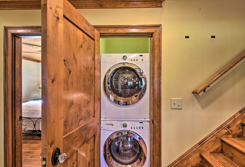 Clarkesville Ranch Cabin W/ Screened In Porch!