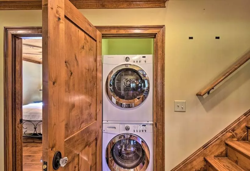 Clarkesville Ranch Cabin W/ Screened In Porch!