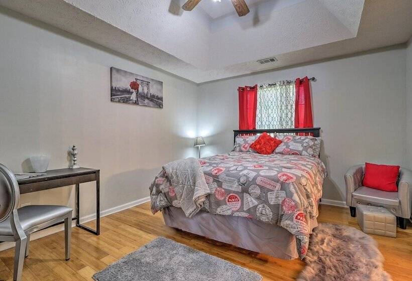 Classic Southern Family Home   6 Mi To Atlanta!