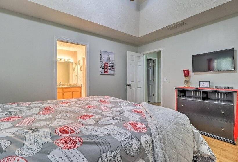 Classic Southern Family Home   6 Mi To Atlanta!