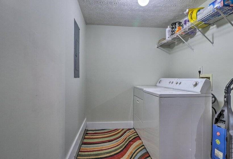 Classic Southern Family Home   6 Mi To Atlanta!