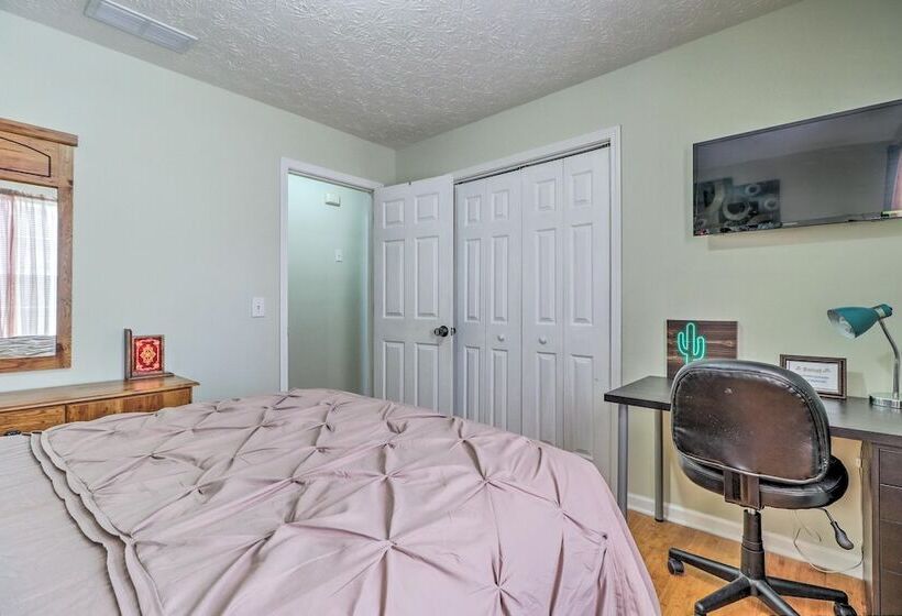 Classic Southern Family Home   6 Mi To Atlanta!