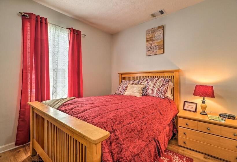 Classic Southern Family Home   6 Mi To Atlanta!