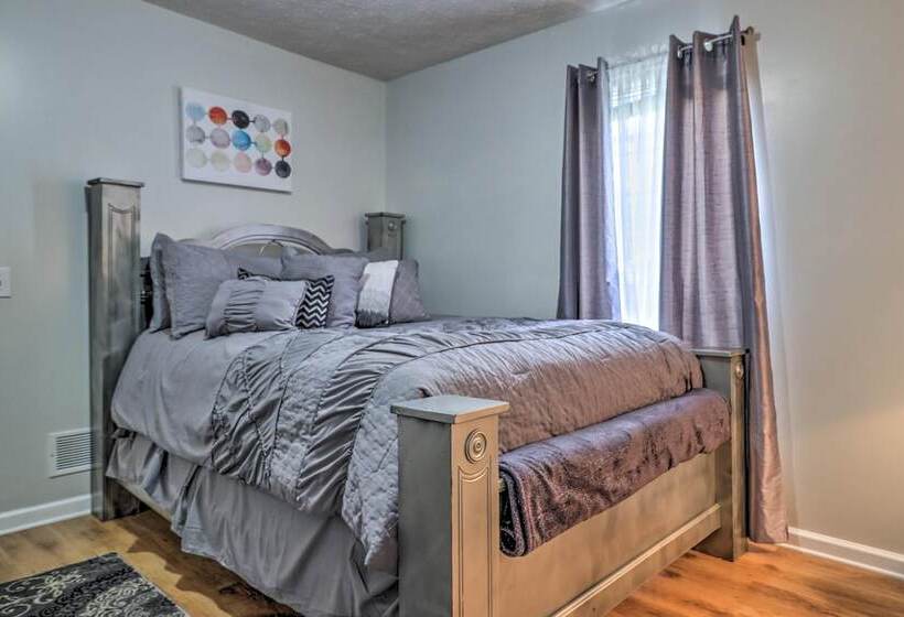 Classic Southern Family Home   6 Mi To Atlanta!