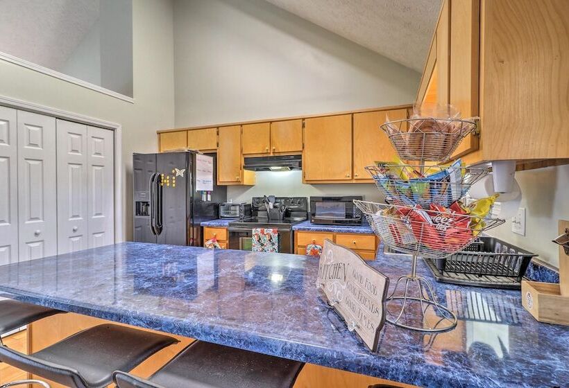 Classic Southern Family Home   6 Mi To Atlanta!