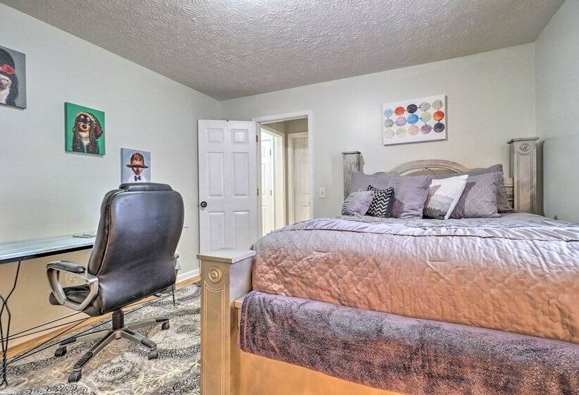 Classic Southern Family Home   6 Mi To Atlanta!