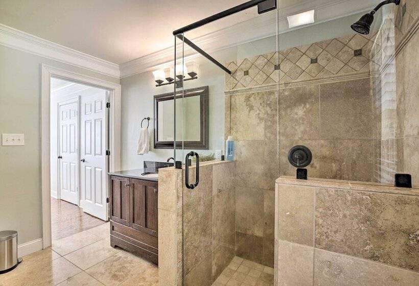 Contemporary Athens Home < 2 Miles To Uga!