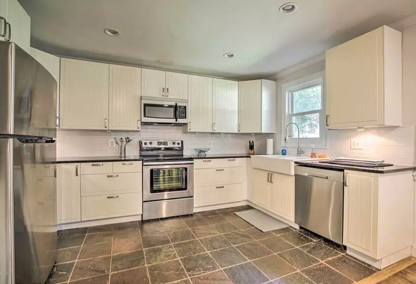 Contemporary Athens Home < 2 Miles To Uga!