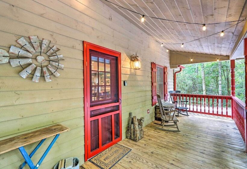 Cozy Creekside Mountain Escape W/ Hot Tub!