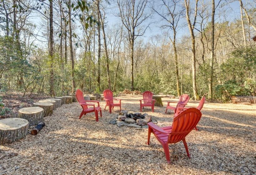 Cozy Creekside Mountain Escape W/ Hot Tub!