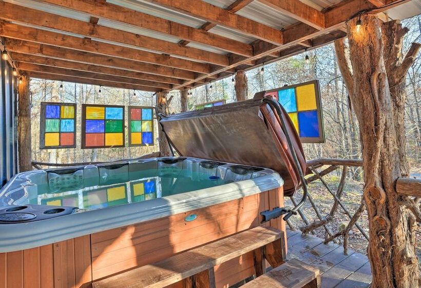 Cozy Summerville Cabin: Private Hot Tub, Fire Pit!