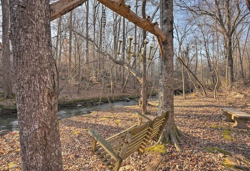 Cozy Summerville Cabin: Private Hot Tub, Fire Pit!