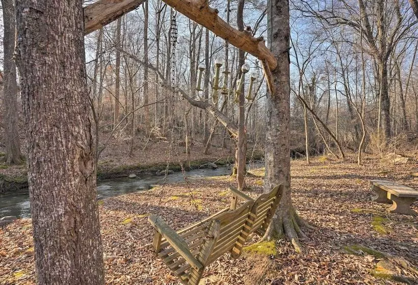 Cozy Summerville Cabin: Private Hot Tub, Fire Pit!