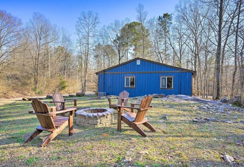 Cozy Summerville Cabin: Private Hot Tub, Fire Pit!