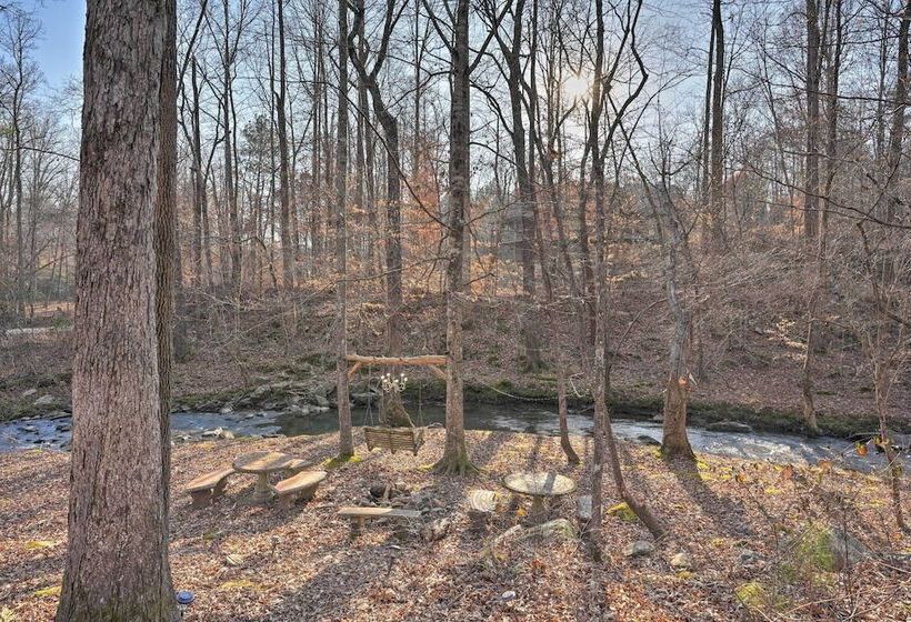 Cozy Summerville Cabin: Private Hot Tub, Fire Pit!
