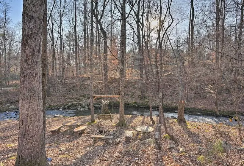 Cozy Summerville Cabin: Private Hot Tub, Fire Pit!