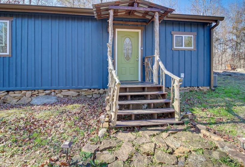 Cozy Summerville Cabin: Private Hot Tub, Fire Pit!