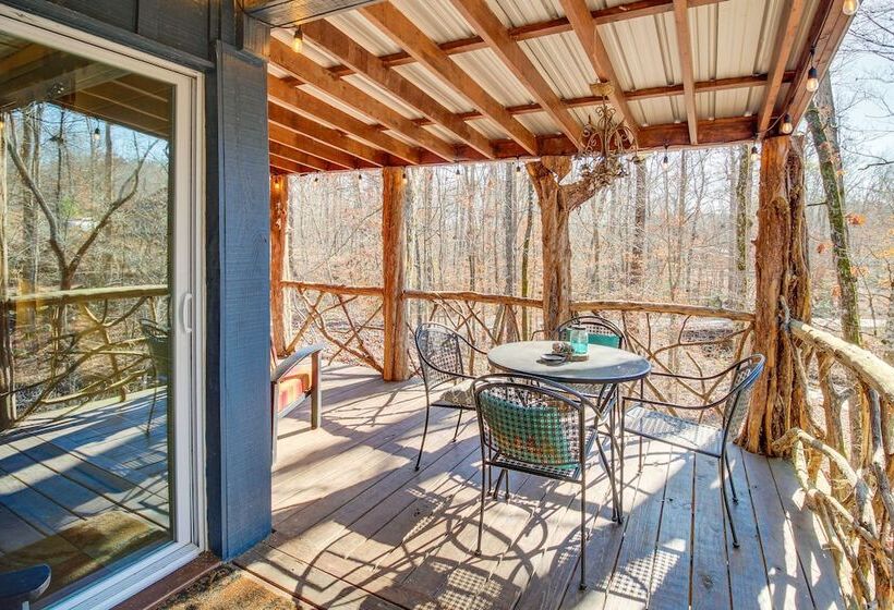 Cozy Summerville Cabin: Private Hot Tub, Fire Pit!